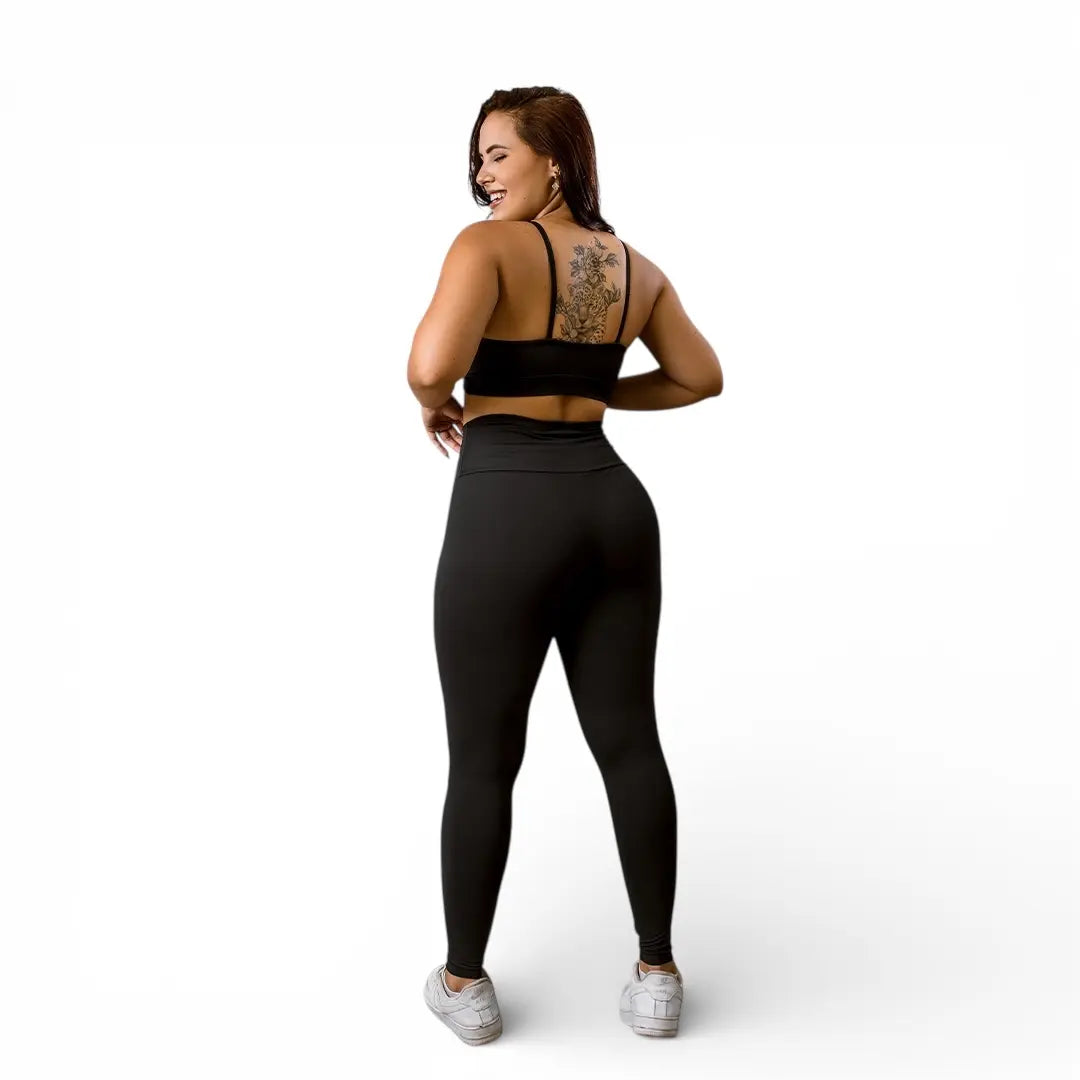 Conjunto Essential Preto