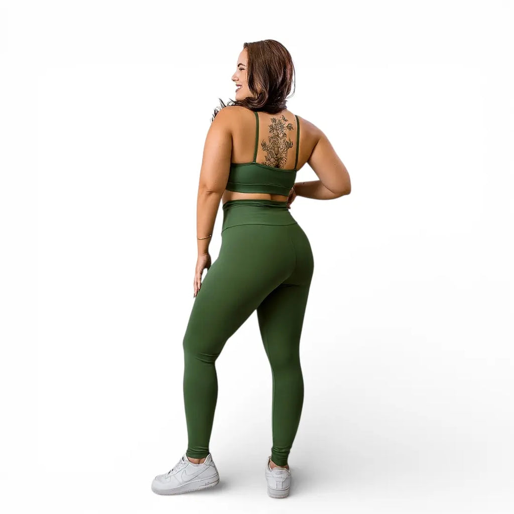 Conjunto Essential Verde Militar