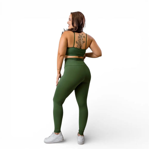 Conjunto Essential Verde Militar