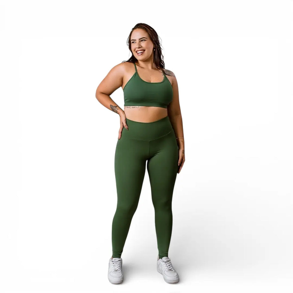 Conjunto Essential Verde Militar