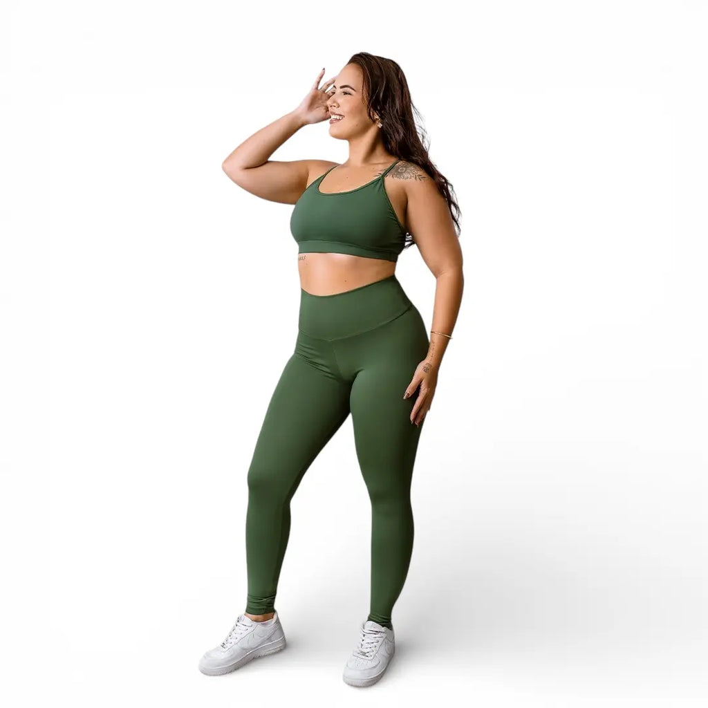 Conjunto Essential Verde Militar