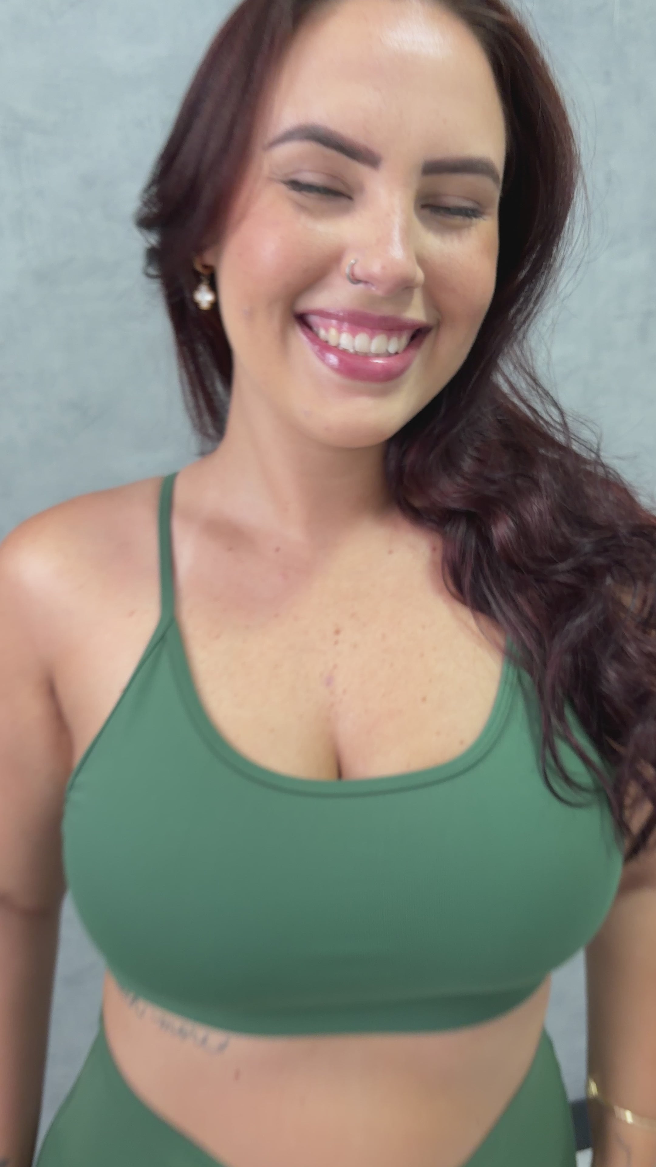 Conjunto Essential Verde Militar